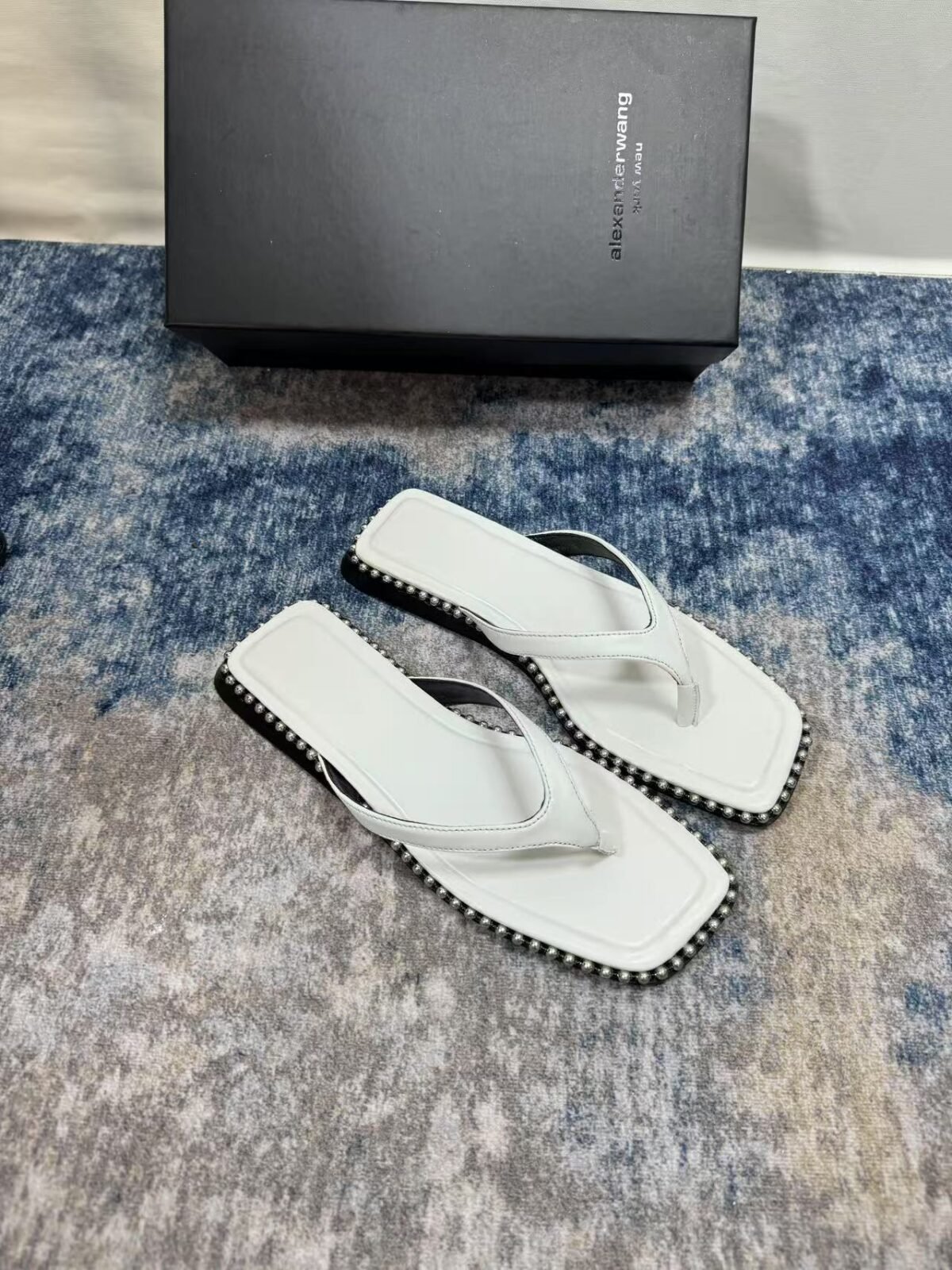 BAL Square Toe Flip Flops – Sandales