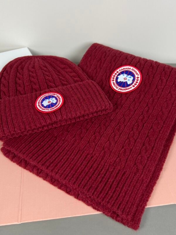 CG Arctic Disc Toque & Scarf Set Red Wool – Chapeau