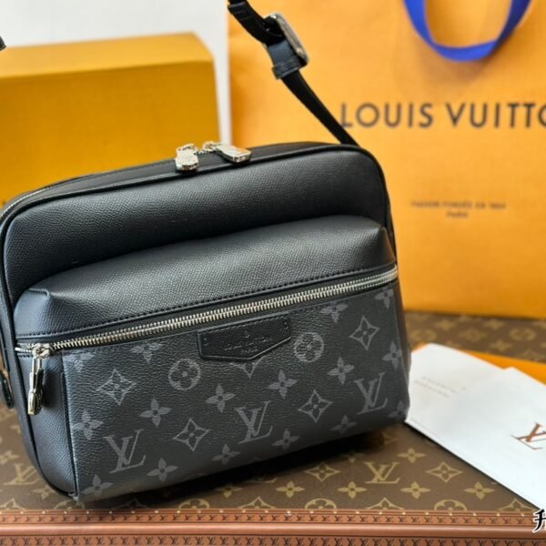 LV Outdoor Messenger - Bag