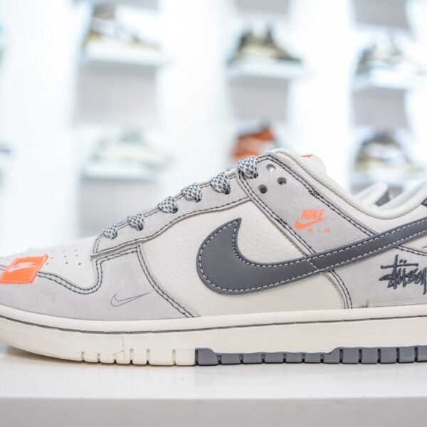 NK SB Dunk Low x Stussy Grey - Sneakers