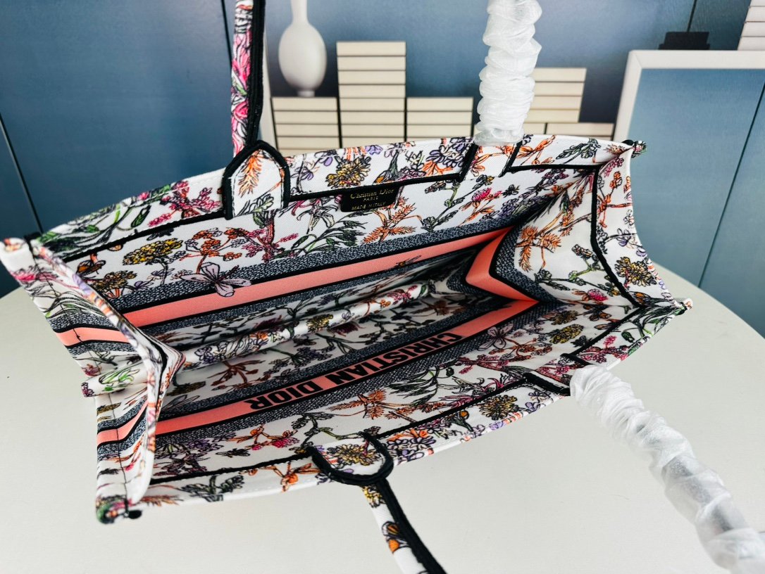 CD Book Tote Large Multicolor Embroidered Canvas - Bag - Image 8