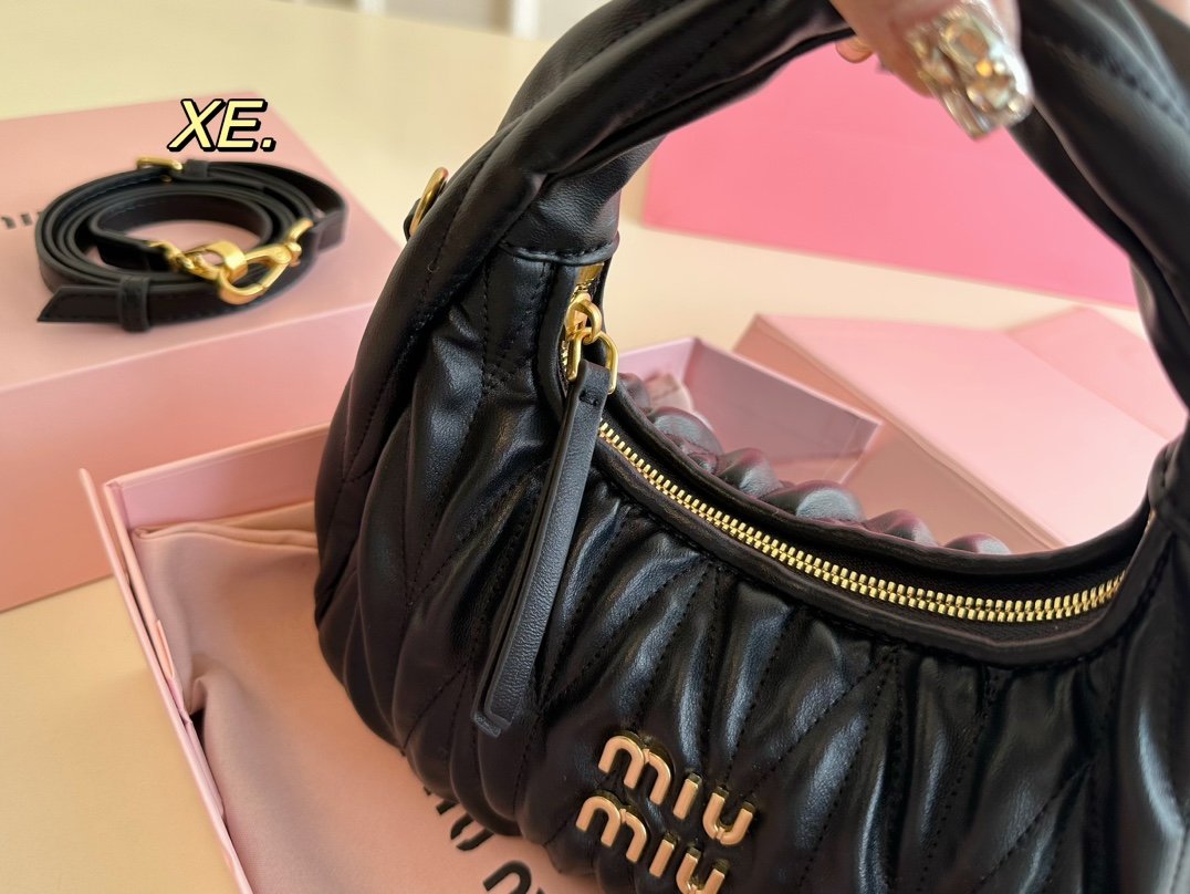 MIU Wander Matelassé Black Leather - Bag - Image 7