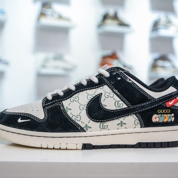 NK Dunk Low x GG - Sneakers