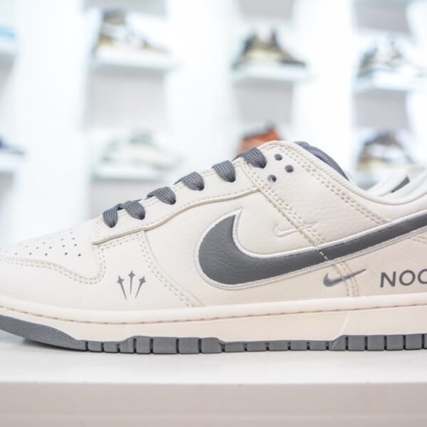 NK Dunk Low x NOCTA - Sneakers