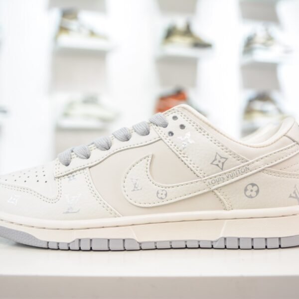 NK Dunk Low x LV - Sneakers