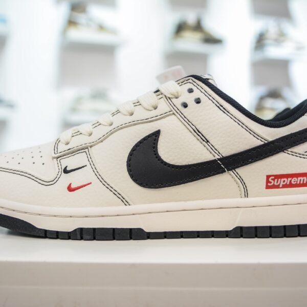 NK Dunk Low Supreme - Sneakers
