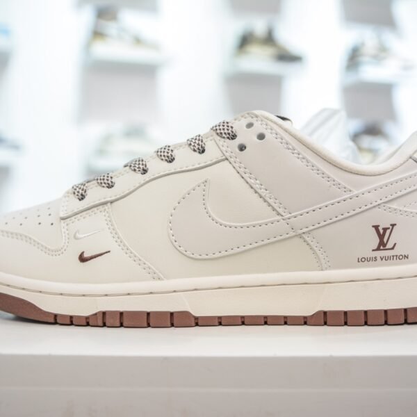 NK Dunk Low x LV - Sneakers