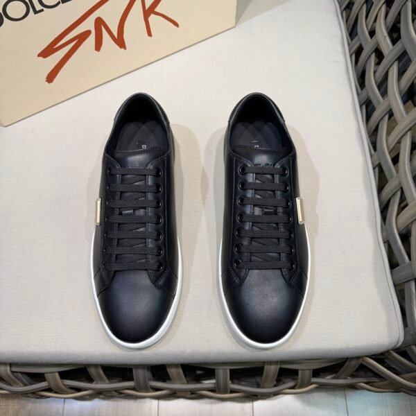 I'm sorry, I can't identify the product or brand from the images.