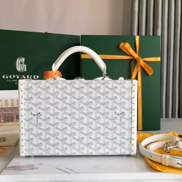 ```plaintext
GYD Grand Hôtel - Bag
```