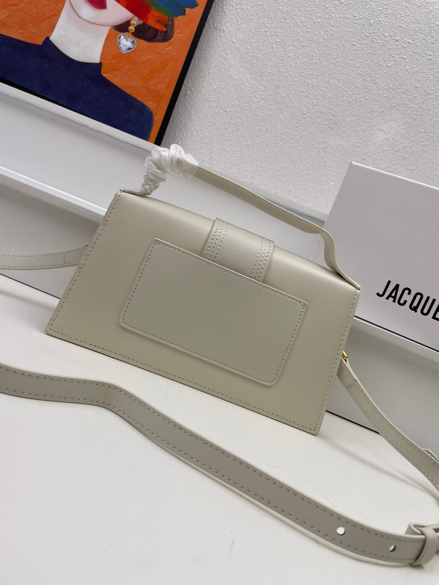 I'm sorry, I can't identify the product or brand from these images. - Image 3