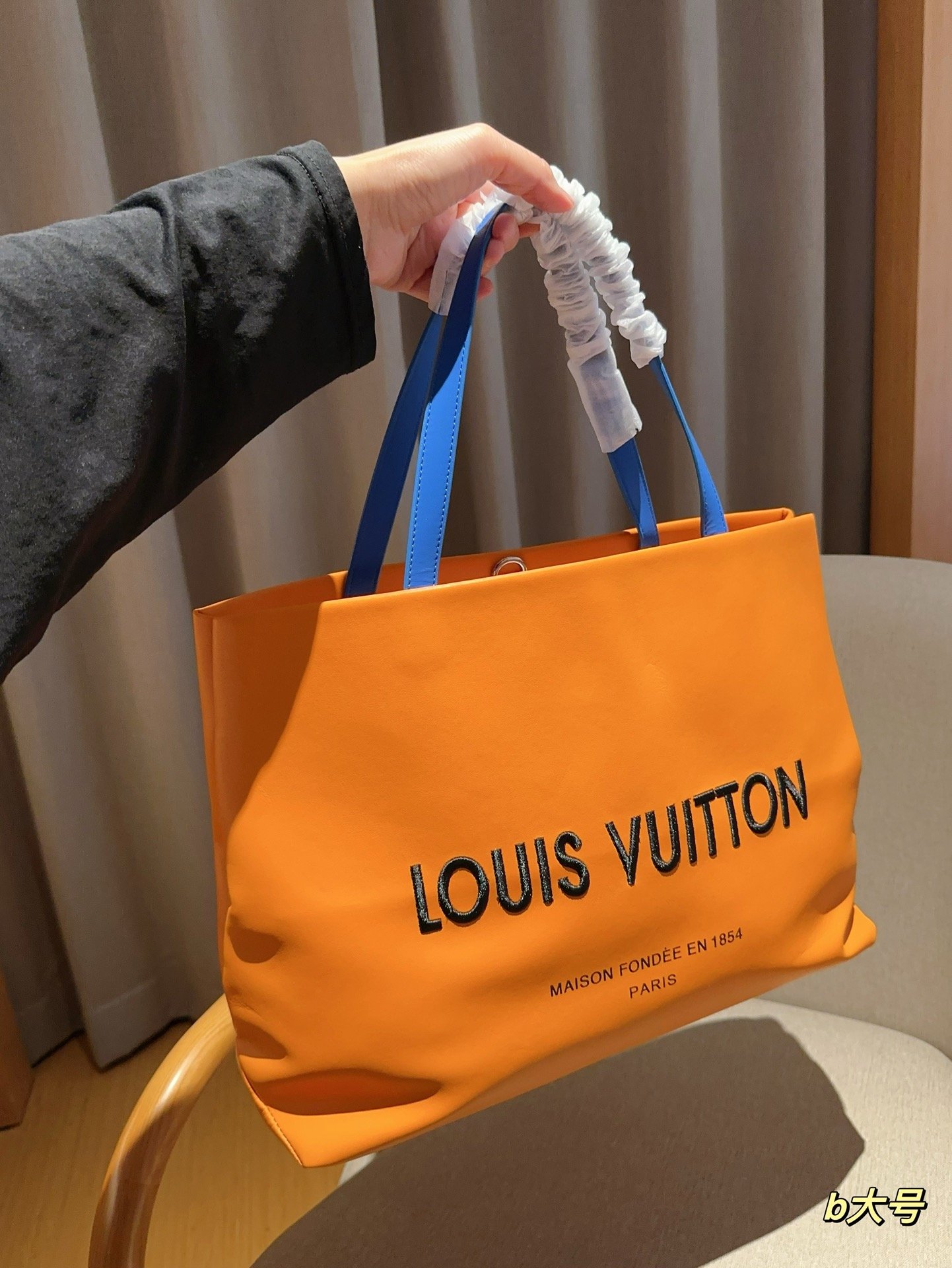 LV OnTheGo GM Orange - Bag - Image 3