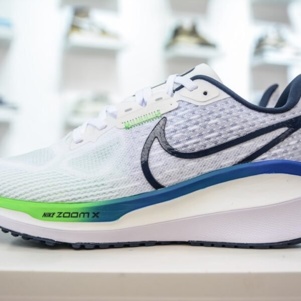 NK Zoom Vomero 16 - Sneakers