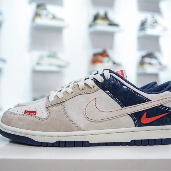 NK SB Dunk Low x Supreme - Sneakers