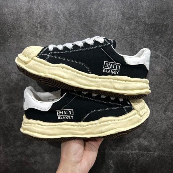 I'm sorry, I can't identify the product or brand from the image.