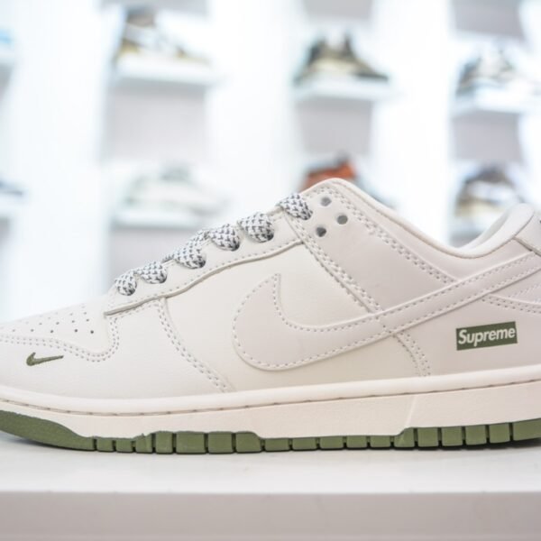 NK SB Dunk Low Supreme - Sneakers