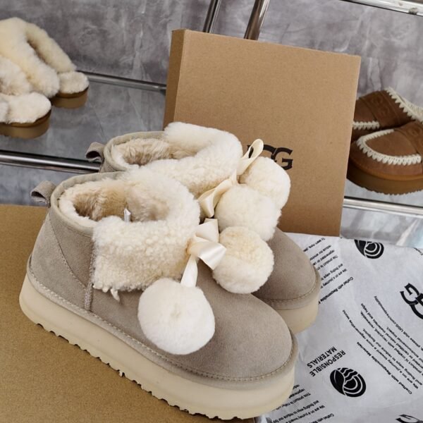 UGG Classic Mini Pom Pom - Boots