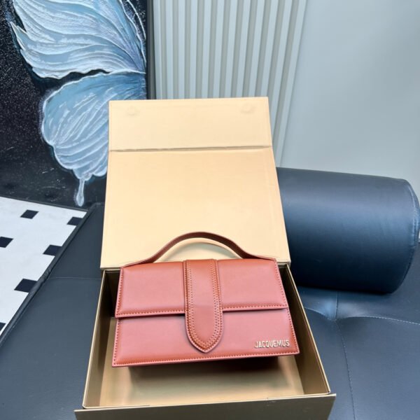 I'm sorry, I can't identify the product or brand from these images.