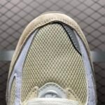 NB 990v6 – Sneakers