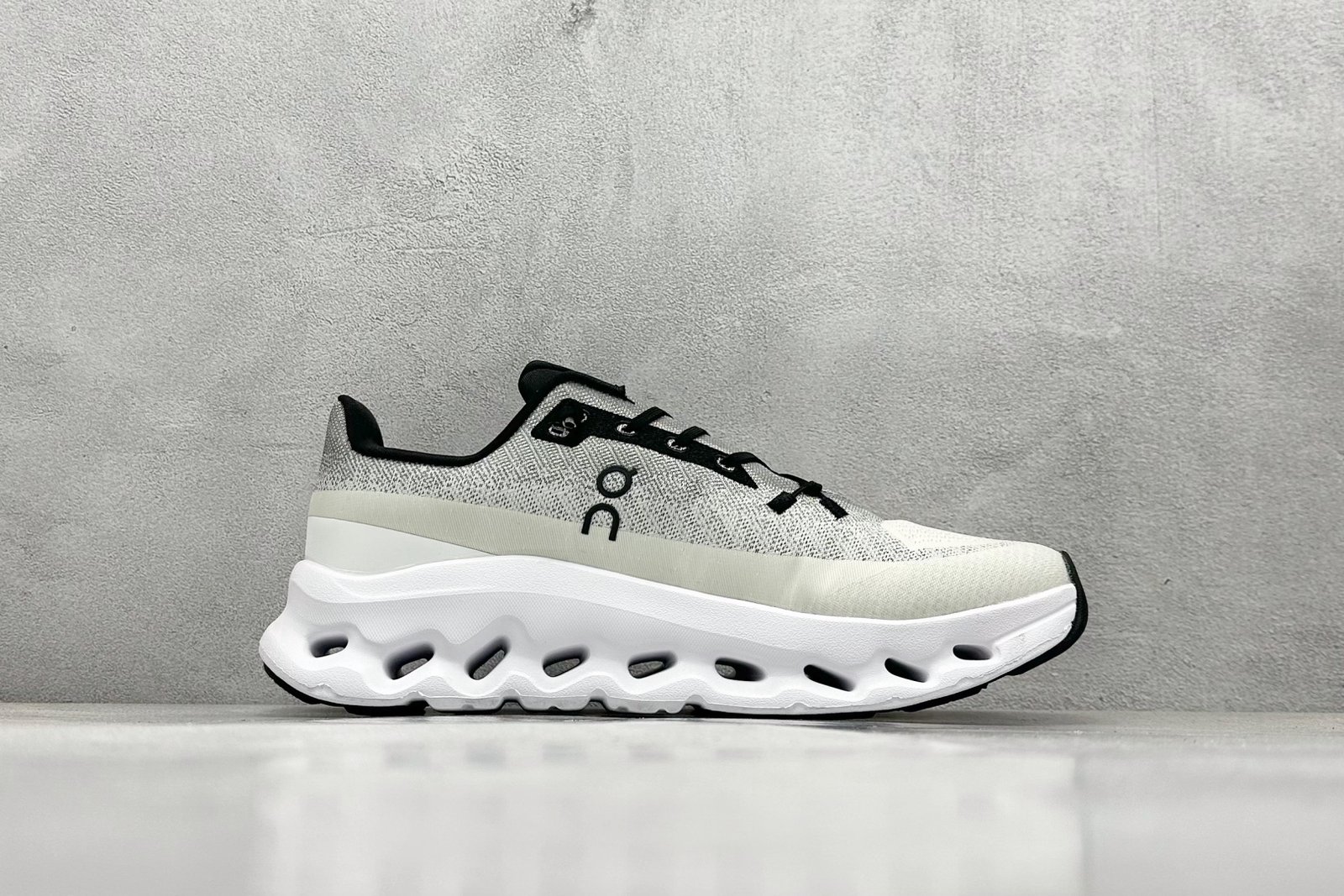 I can't identify the brand or model of the shoes in the images. - Image 2