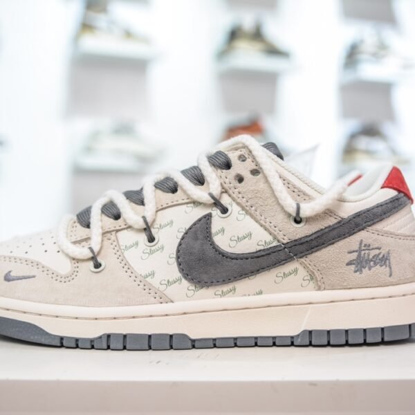 NK SB Dunk Low Stussy - Sneakers