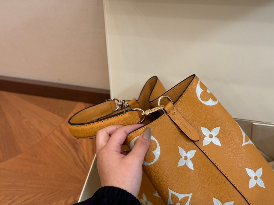 LV Neonoe Monogram Giant - Bag - Image 7