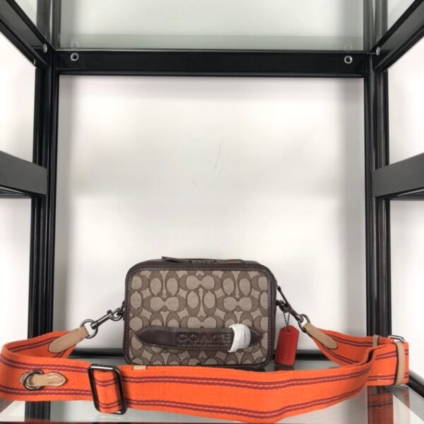 I'm unable to identify the brand from the images provided.
