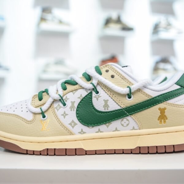NK Dunk Low x LV - Sneakers