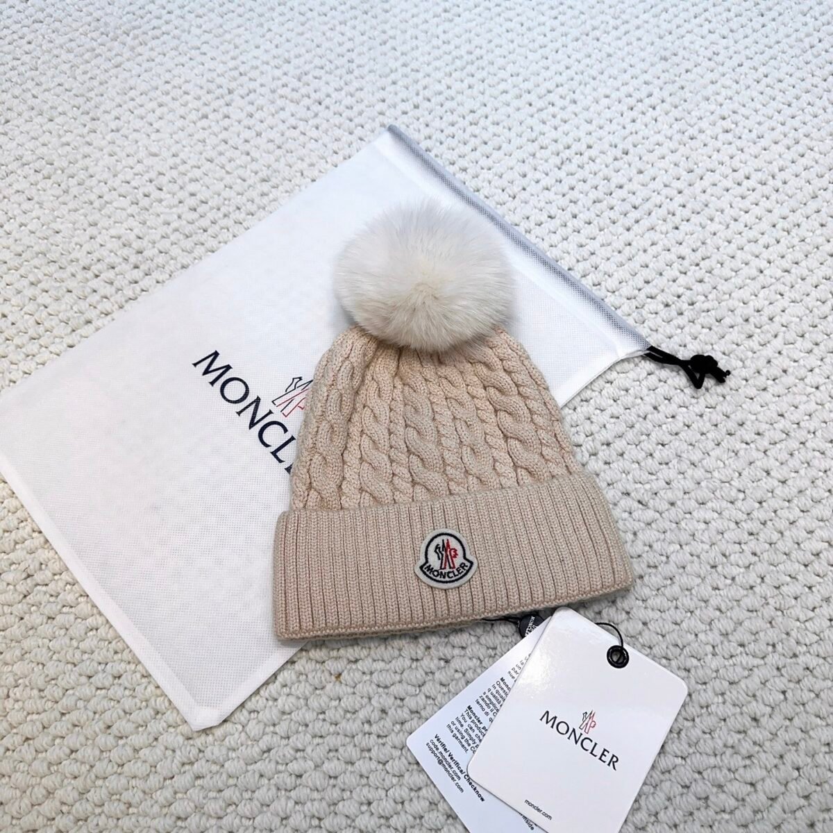 MCL Cable Knit Beanie Beige Wool – Chapeau – Rouge — 4