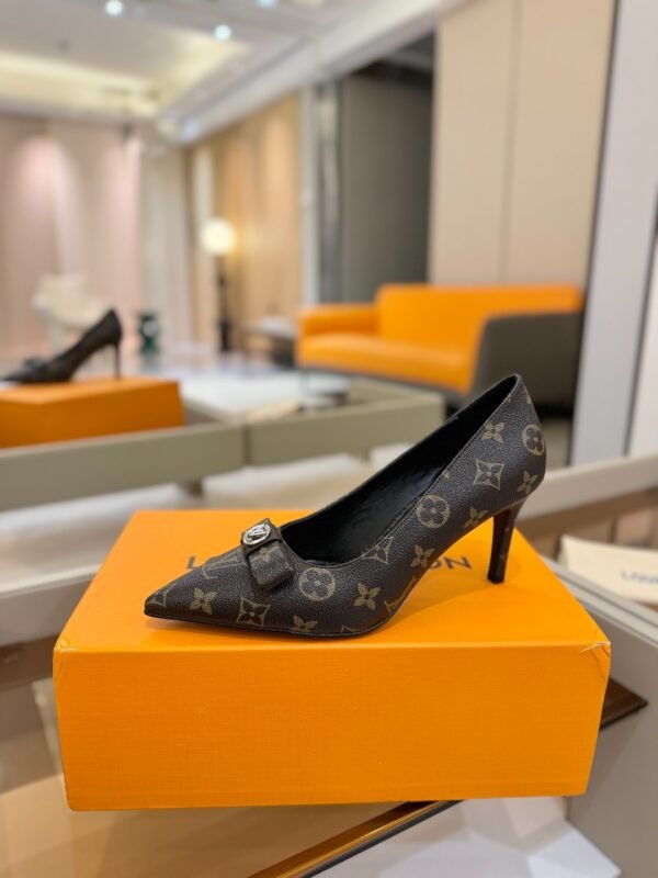 LV Cherie Pump – Talons – Rouge