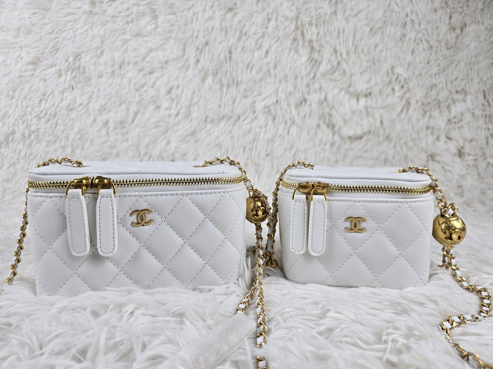 CC Vanity with Chain Black/White Caviar - Bag - Image 4