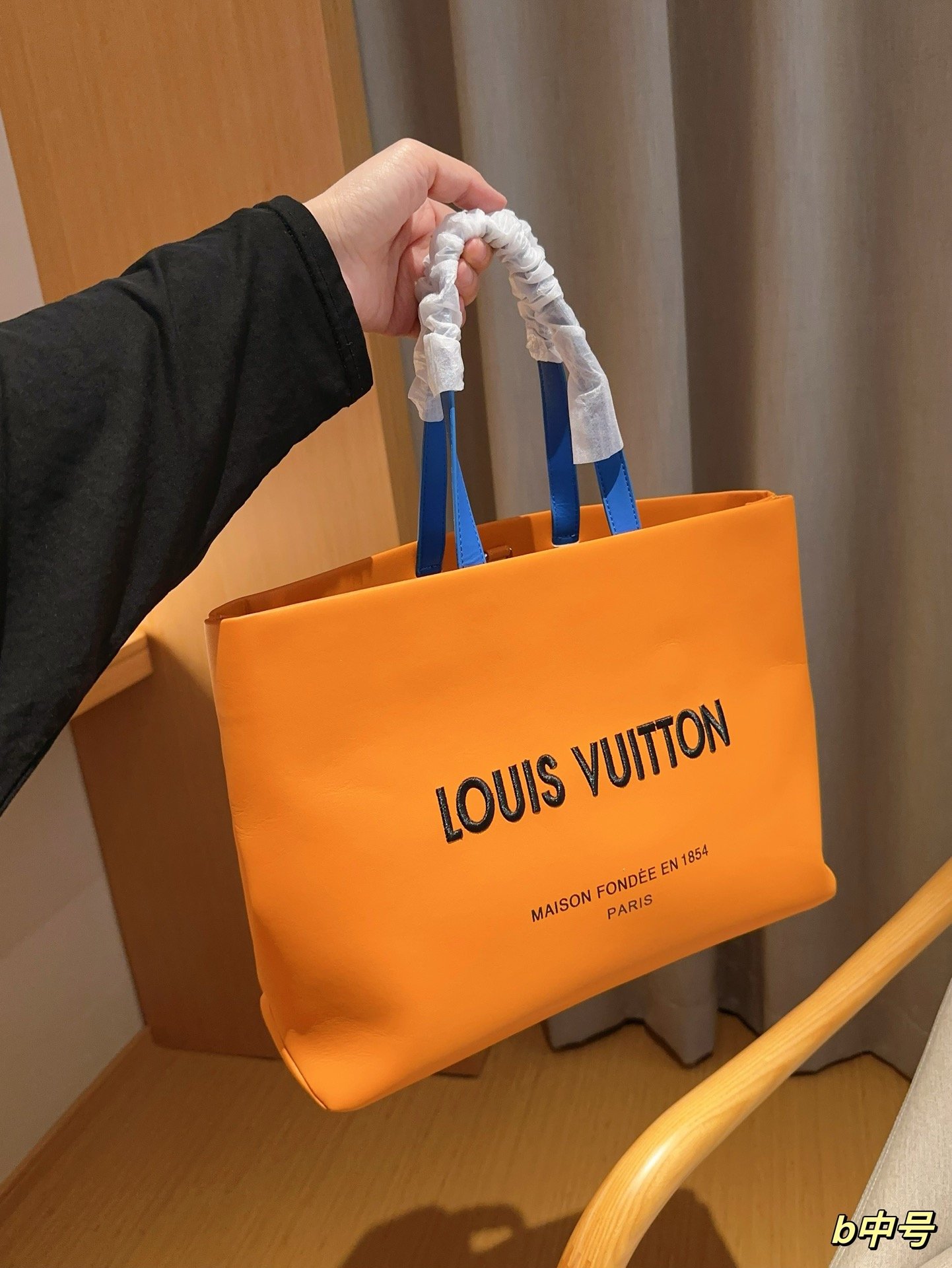 LV OnTheGo GM Monogram/Orange - Bag - Image 2