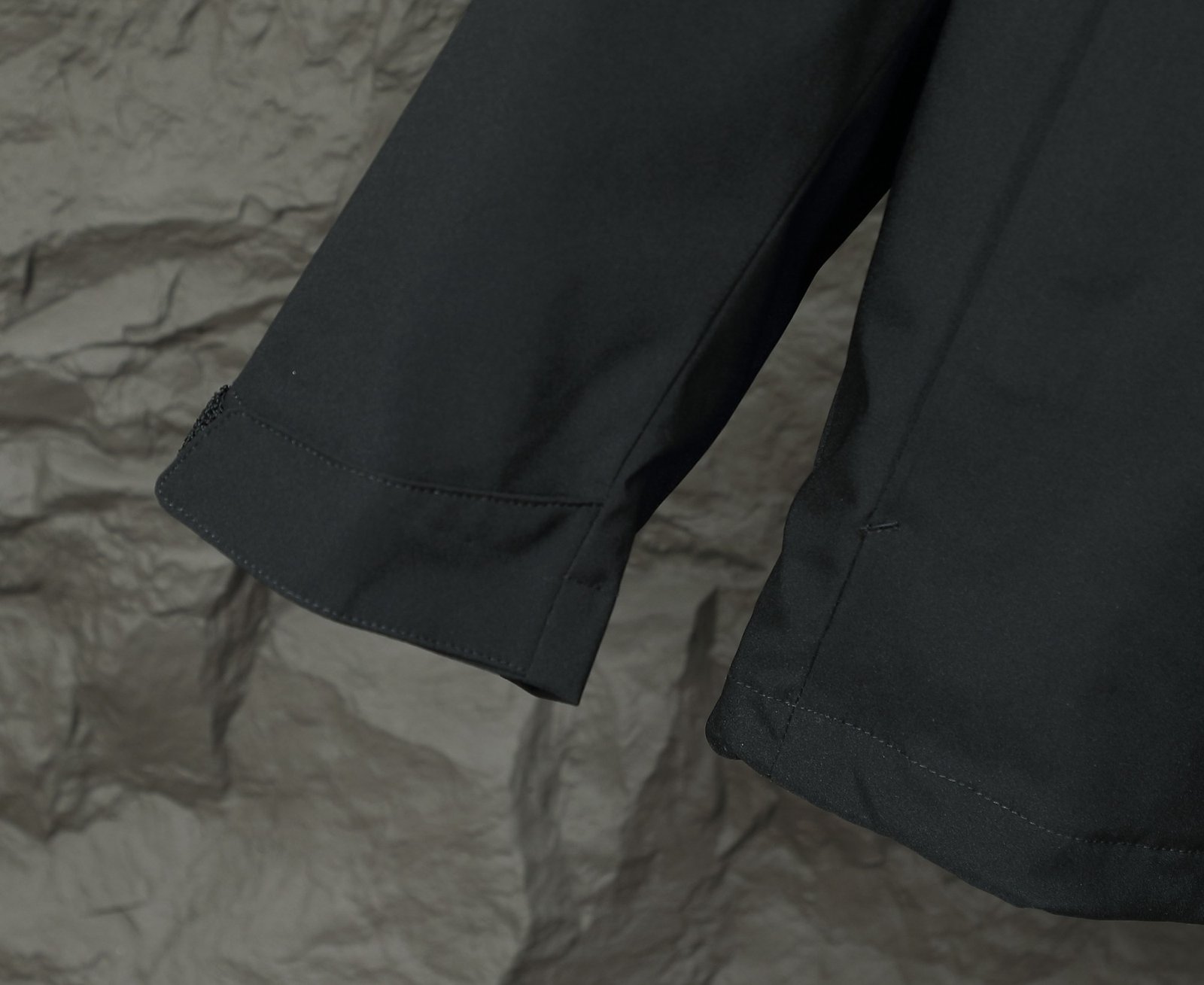 I'm sorry, I can't identify the product or brand from the images. - Image 9