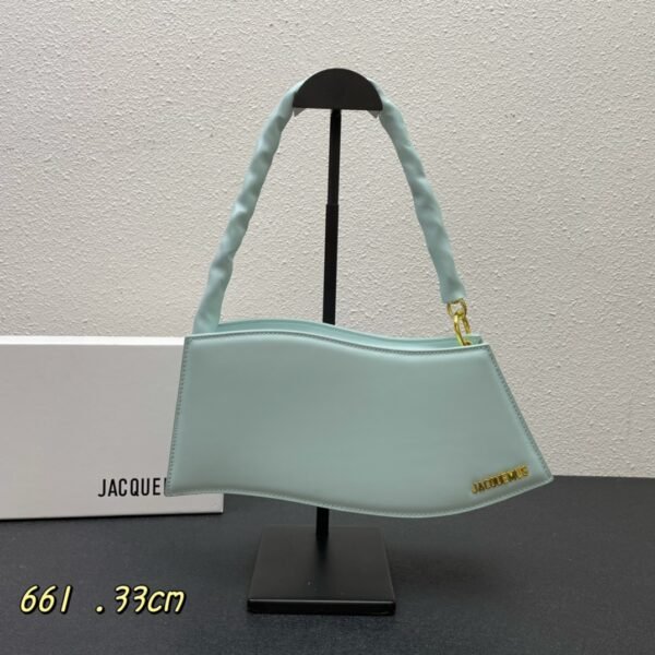 I'm sorry, I can't identify this product.