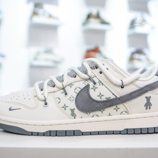 NK SB Dunk Low Medicom Toy Bearbrick - Sneakers