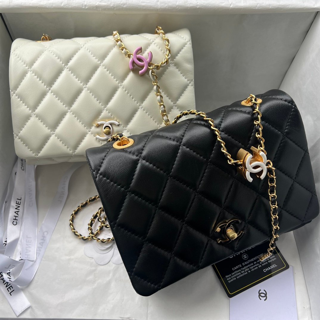 CC Classic Flap Enamel CC Black/White Leather - Bag - Image 2