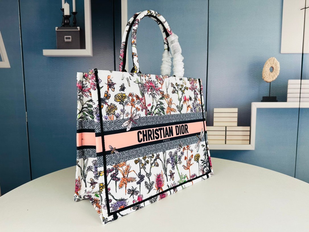 CD Book Tote Large Multicolor Embroidered Canvas - Bag - Image 4