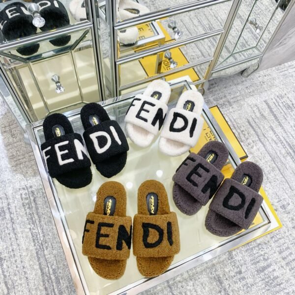 FD Fuzzy Slippers - Slides