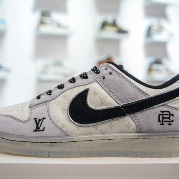 NK Dunk Low x LV - Sneakers