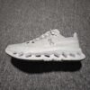 ON Cloudstratus - Sneakers – Tan · Ref. SH7137