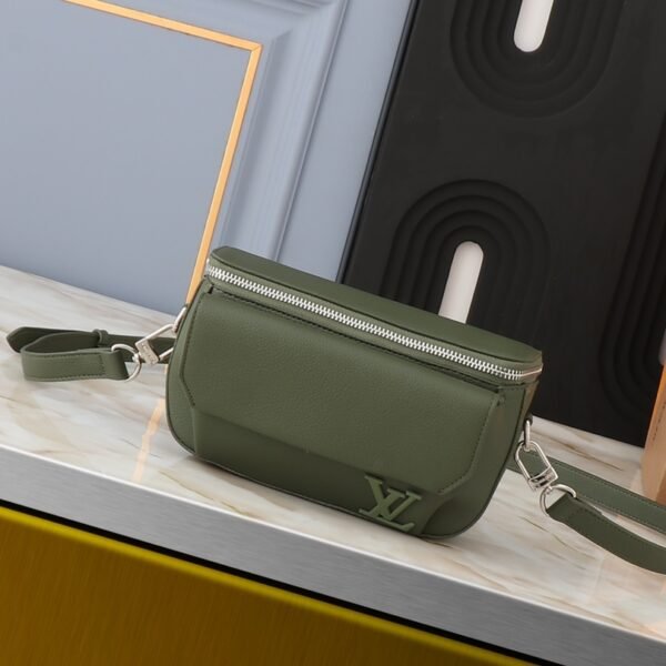 LV Discovery Bumbag Khaki Leather - Bag