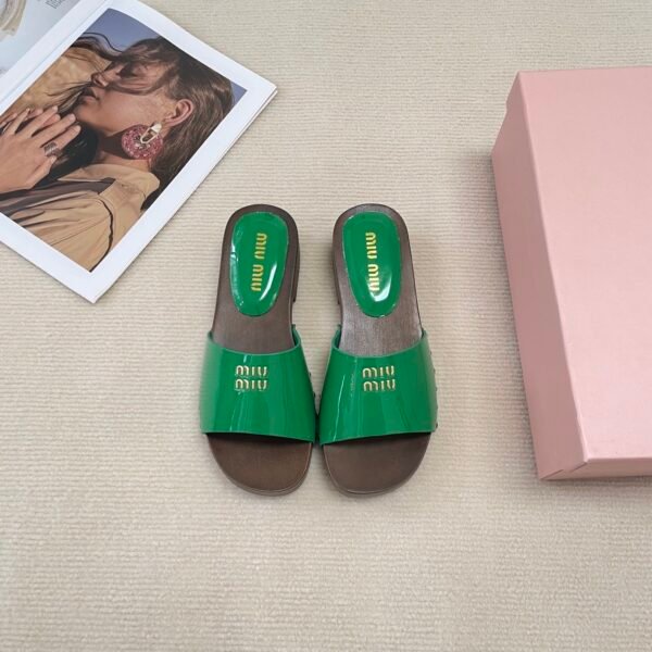 MIU Logo Slides - Slides