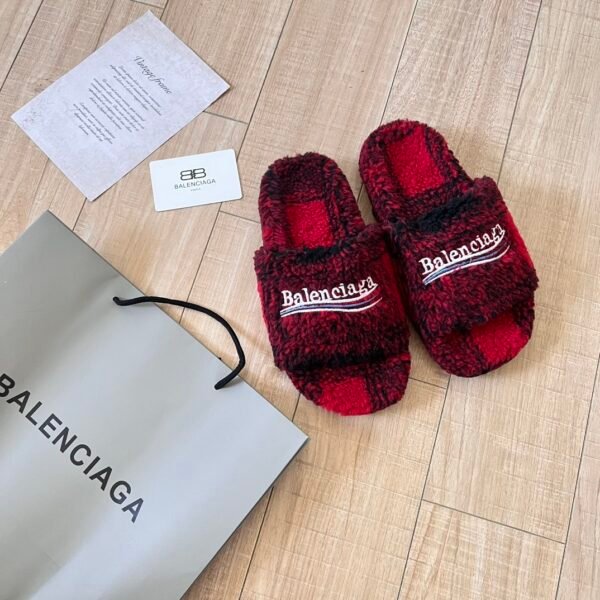 BAL Furry Slippers - Slides