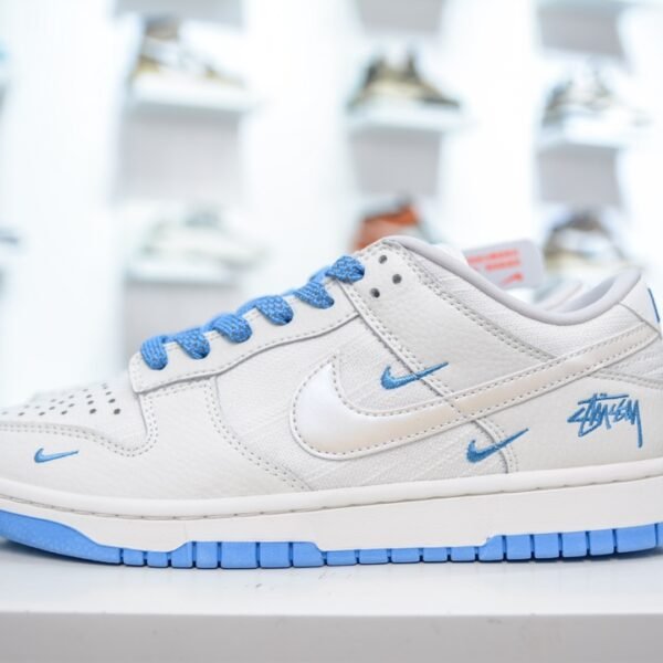 NK SB Dunk Low x Stussy - Sneakers