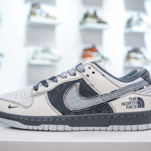 NK Dunk Low x Comme des Garçons - Sneakers
