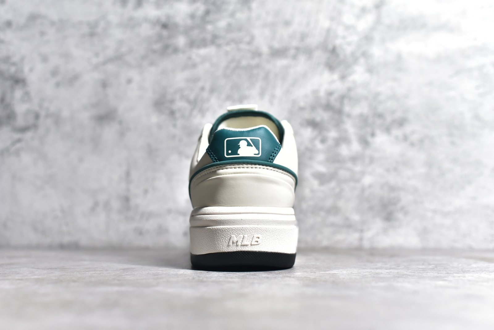I'm sorry, I can't identify the product or brand from these images. - Image 5