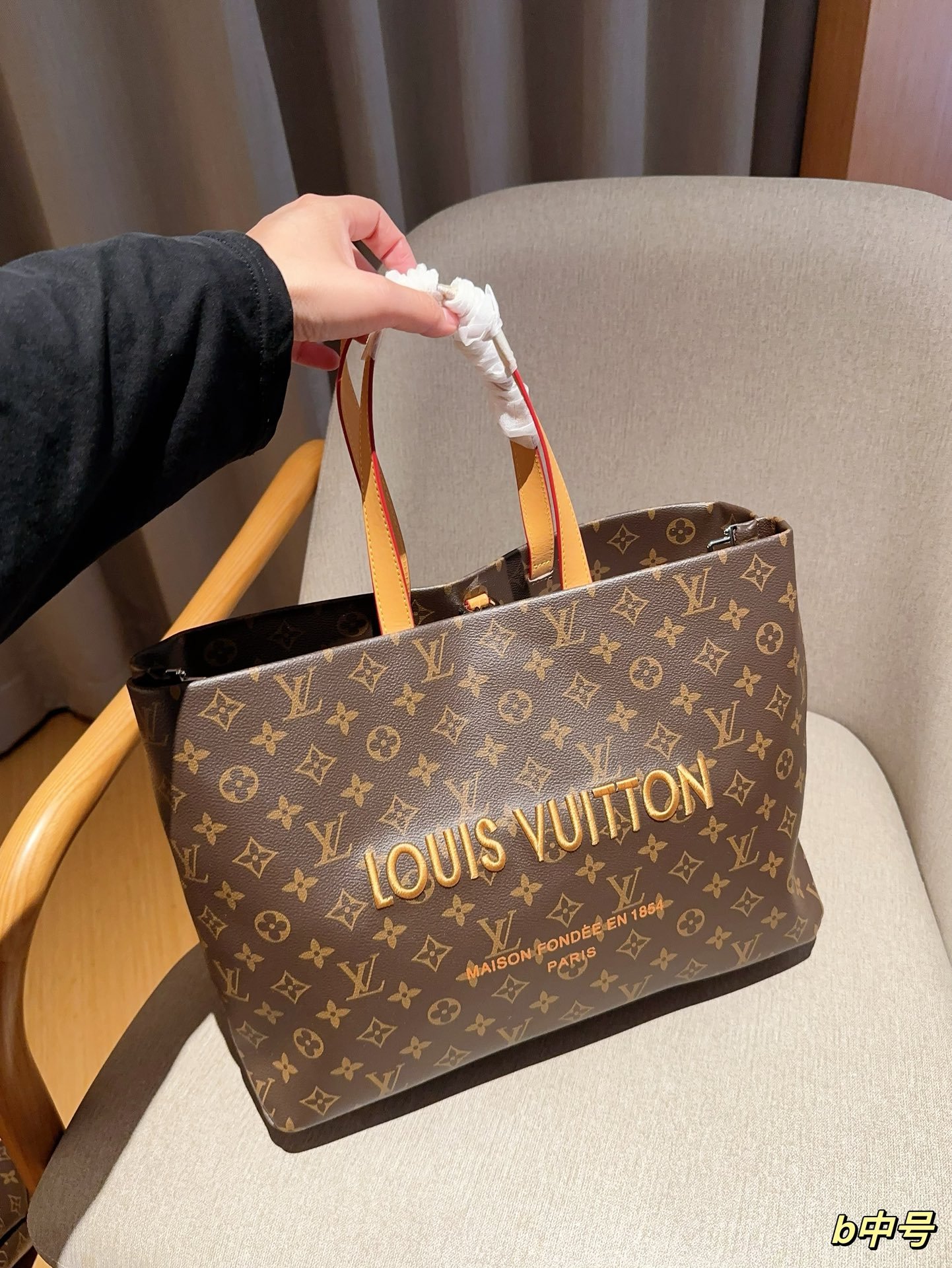 LV OnTheGo GM Monogram/Orange - Bag - Image 3