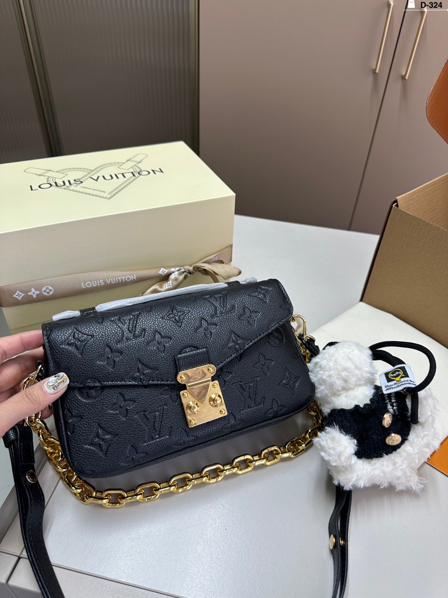 LV Pochette Métis Monogram Empreinte Leather - Bag - Image 3
