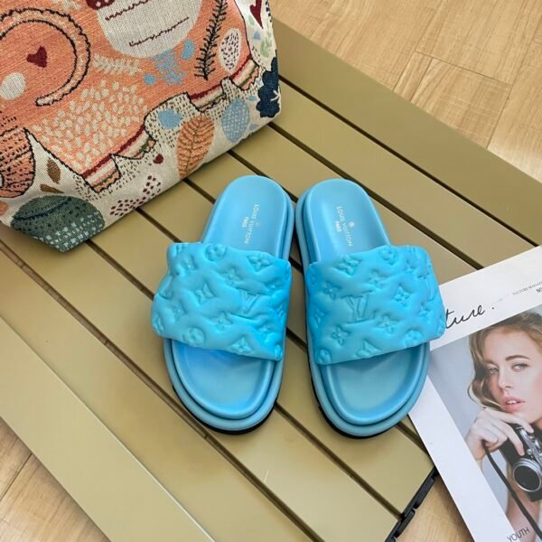 LV Pool Pillow Comfort - Slides