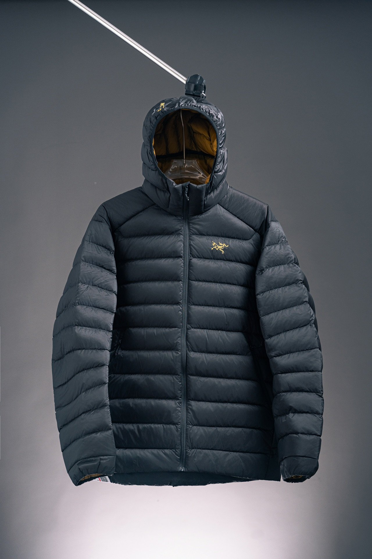 I can't identify the brand or model from these images.