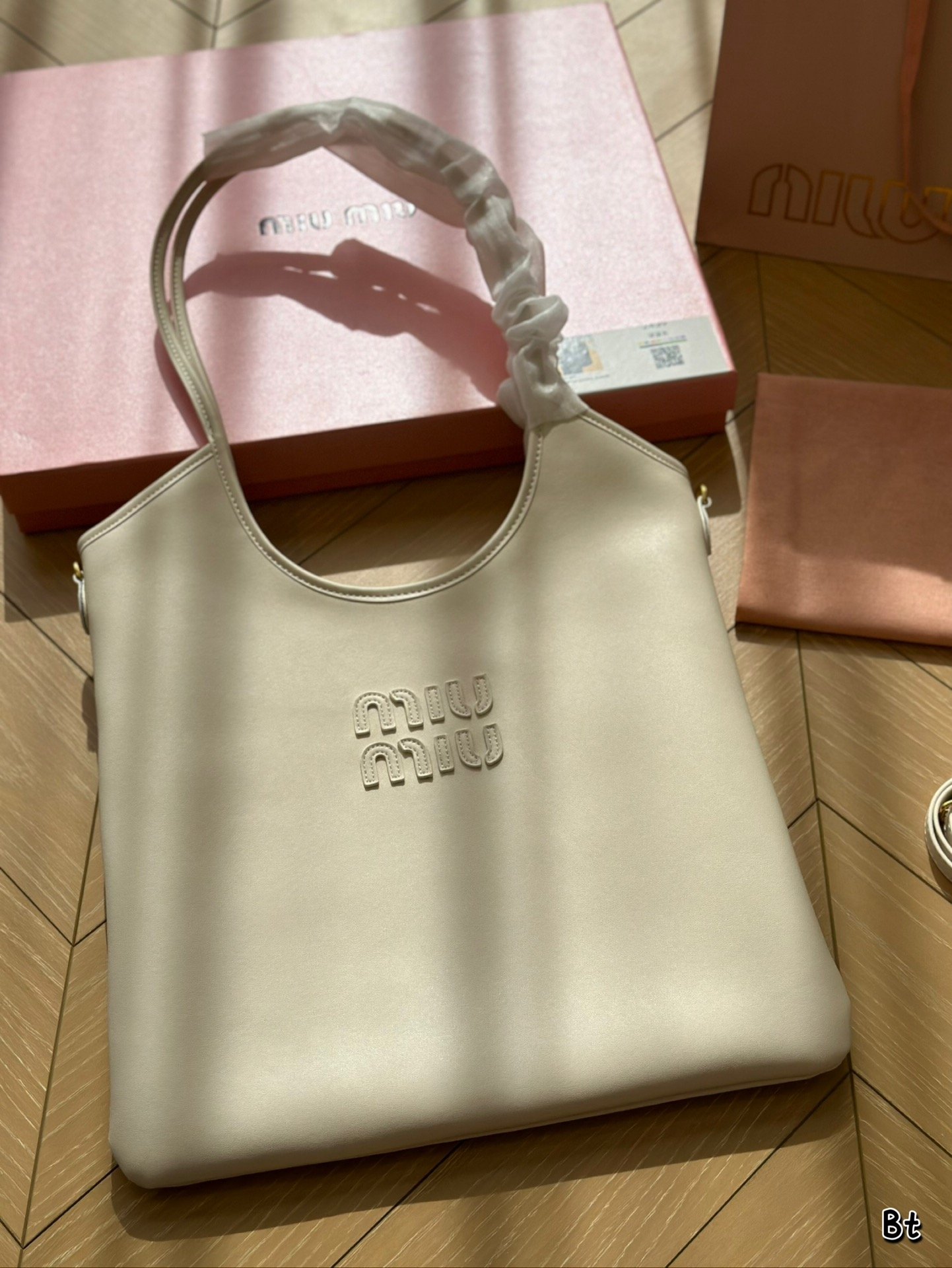 MIU Wander Leather - Bag - Image 2